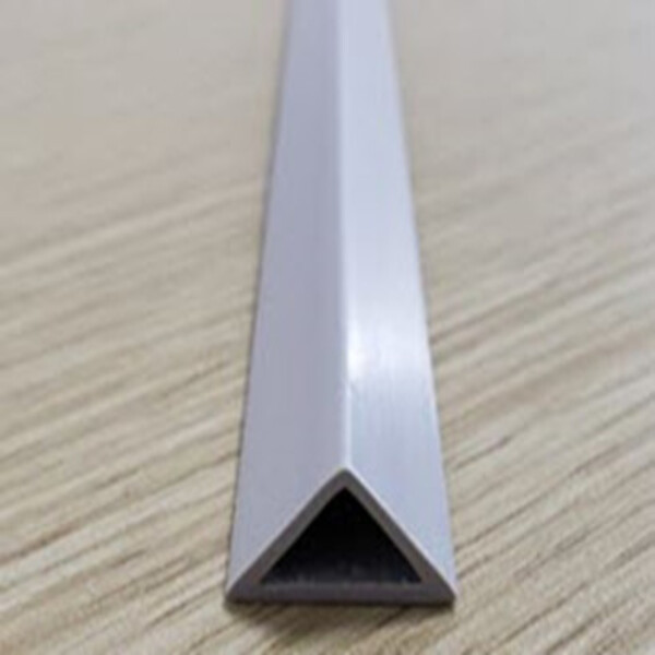Nẹp tam giác (dùng trong bê tông)